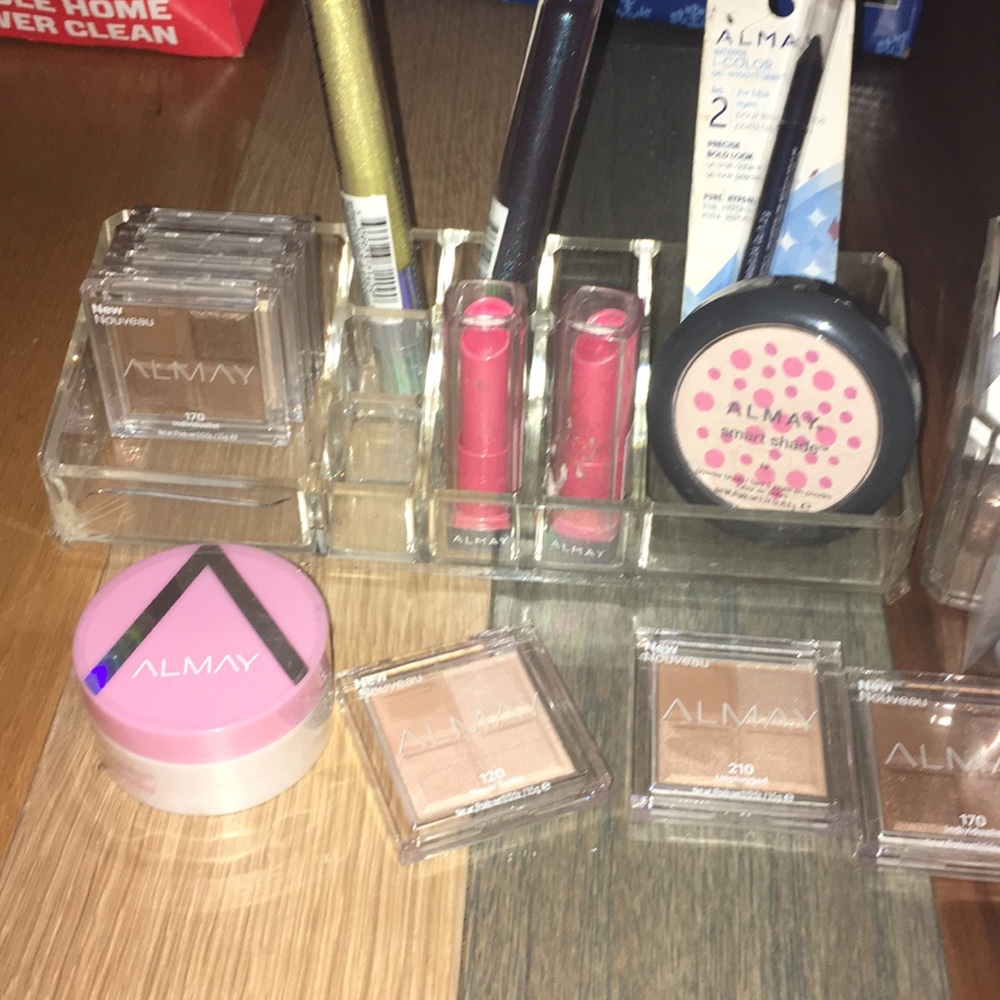 Almay collection - Picture 2 of 3